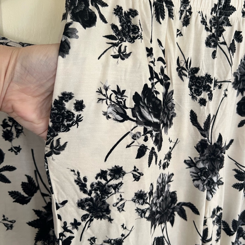 Women’s Floral Lounge Set Pajama Set Tank & Pants Black Cream Rayon Size L - Picture 5 of 9